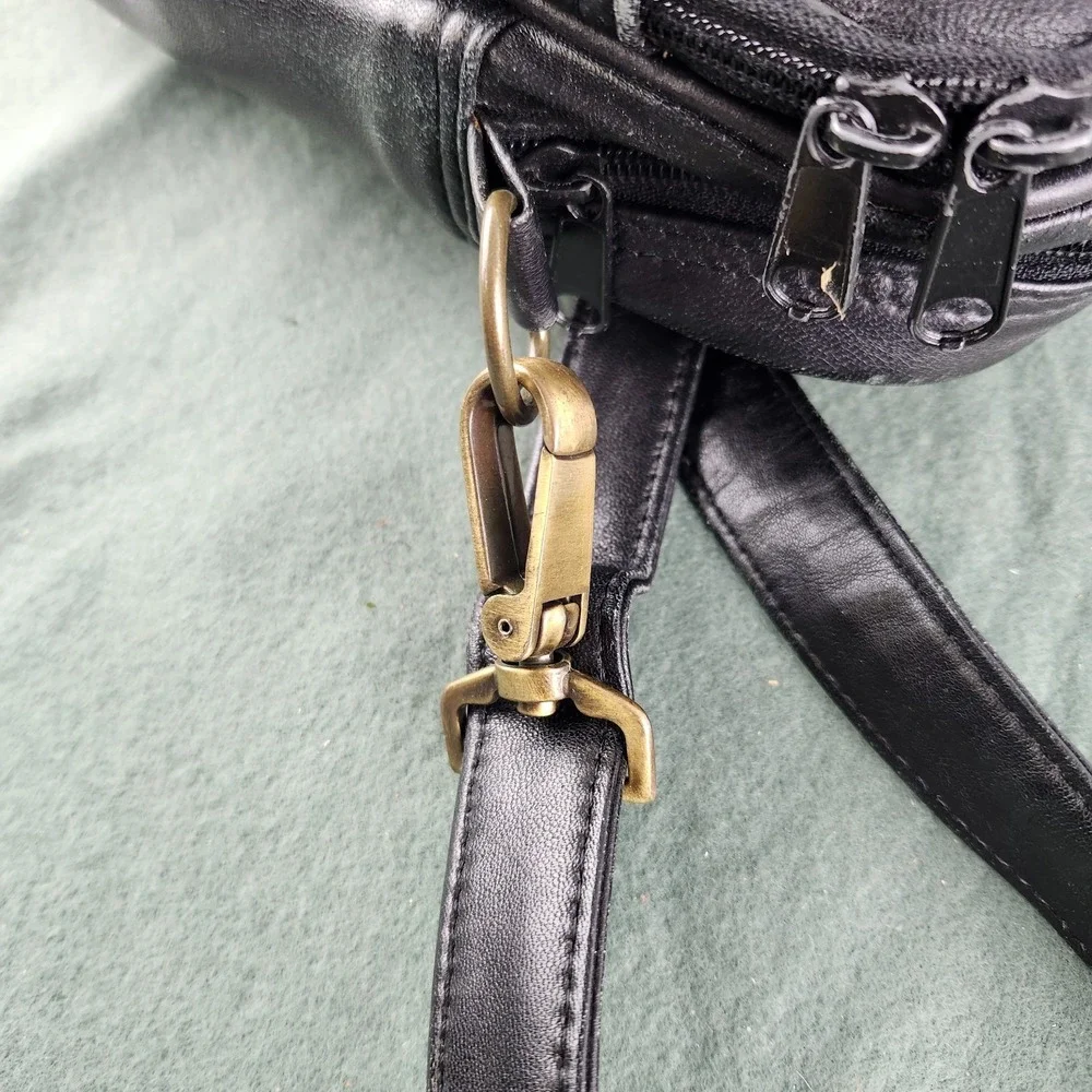 80s/90s Vintage Dopp Personal Travel‎ Messenger Crossbody Genuine Leather Black